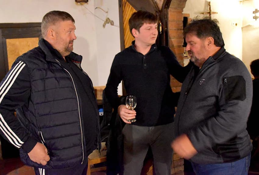 Članovi Udruge Vino-kap iz Kaptola posjetili Vinariju Pavić u Vetovu