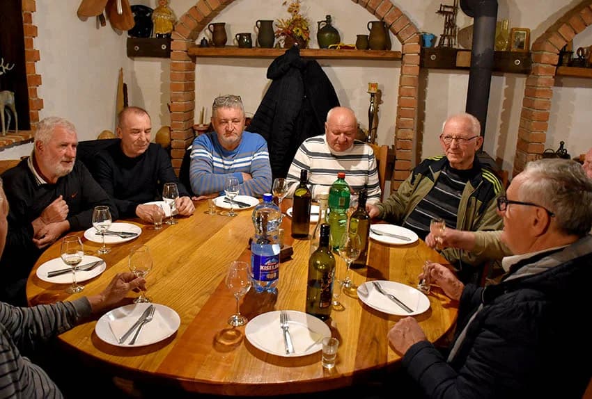 Članovi Udruge Vino-kap iz Kaptola posjetili Vinariju Pavić u Vetovu