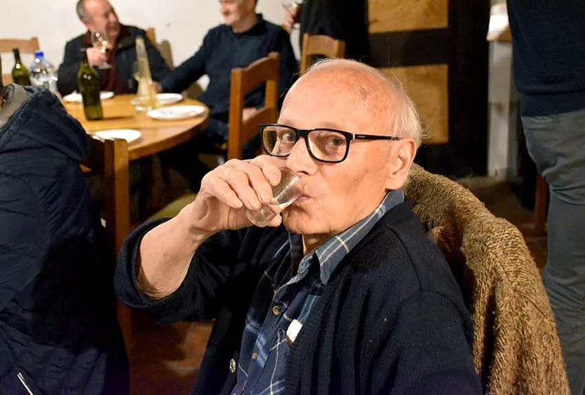 Članovi Udruge Vino-kap iz Kaptola posjetili Vinariju Pavić u Vetovu