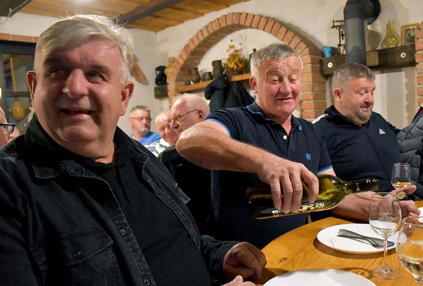 Članovi Udruge Vino-kap iz Kaptola posjetili Vinariju Pavić u Vetovu