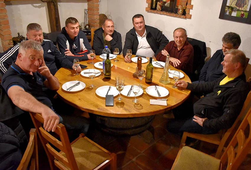 Članovi Udruge Vino-kap iz Kaptola posjetili Vinariju Pavić u Vetovu