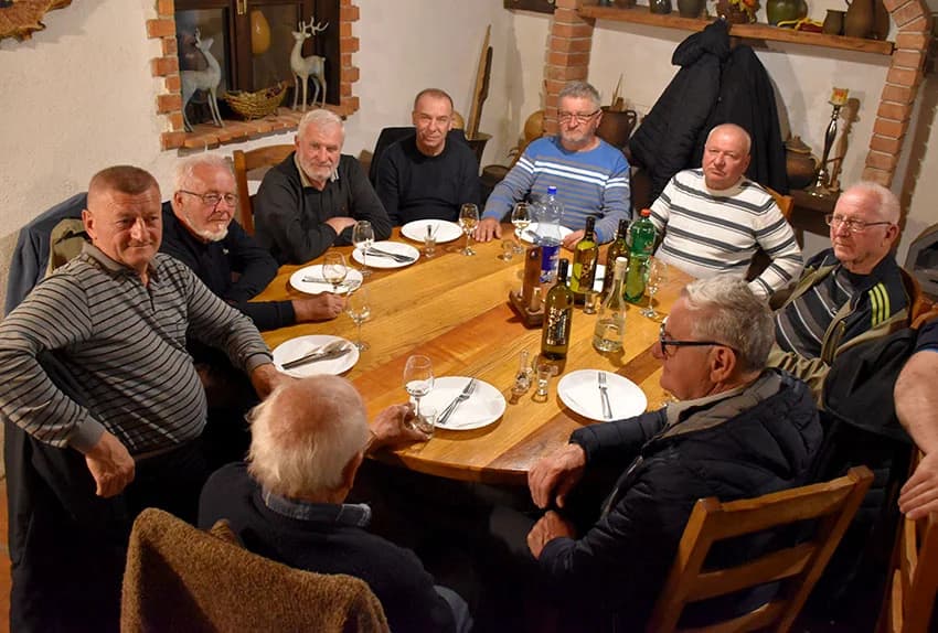 Članovi Udruge Vino-kap iz Kaptola posjetili Vinariju Pavić u Vetovu