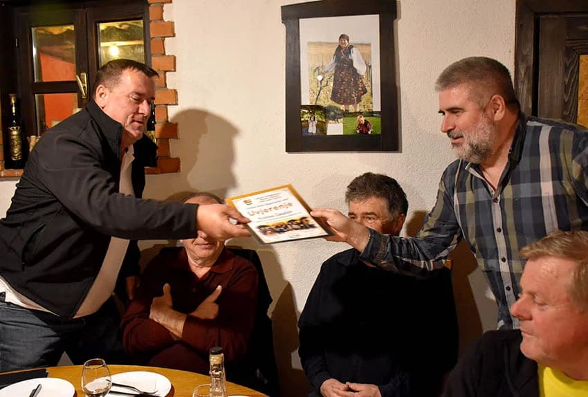 Članovi Udruge Vino-kap iz Kaptola posjetili Vinariju Pavić u Vetovu