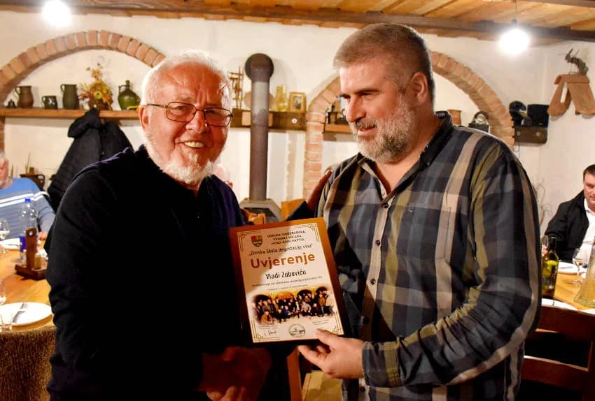 Članovi Udruge Vino-kap iz Kaptola posjetili Vinariju Pavić u Vetovu