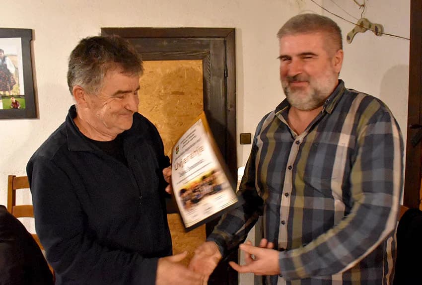 Članovi Udruge Vino-kap iz Kaptola posjetili Vinariju Pavić u Vetovu