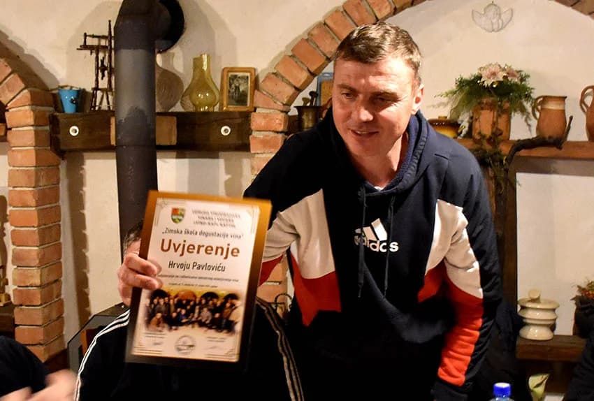 Članovi Udruge Vino-kap iz Kaptola posjetili Vinariju Pavić u Vetovu