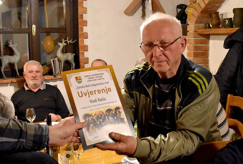 Članovi Udruge Vino-kap iz Kaptola posjetili Vinariju Pavić u Vetovu