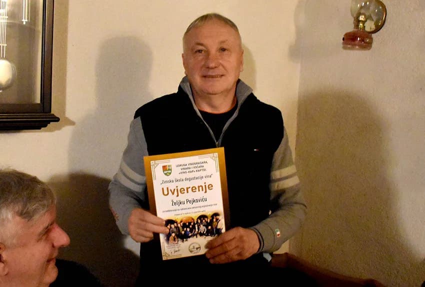 Članovi Udruge Vino-kap iz Kaptola posjetili Vinariju Pavić u Vetovu