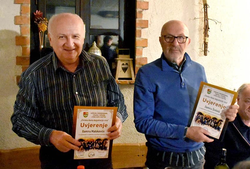 Članovi Udruge Vino-kap iz Kaptola posjetili Vinariju Pavić u Vetovu