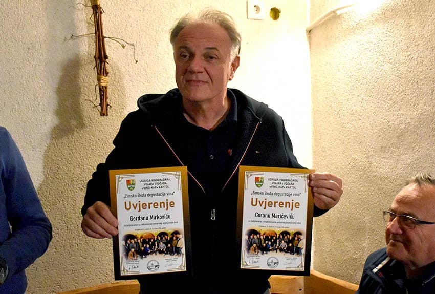 Članovi Udruge Vino-kap iz Kaptola posjetili Vinariju Pavić u Vetovu