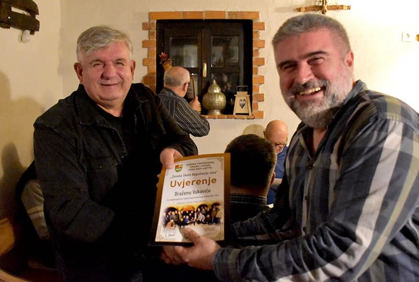 Članovi Udruge Vino-kap iz Kaptola posjetili Vinariju Pavić u Vetovu