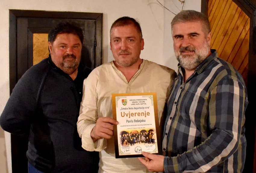 Članovi Udruge Vino-kap iz Kaptola posjetili Vinariju Pavić u Vetovu