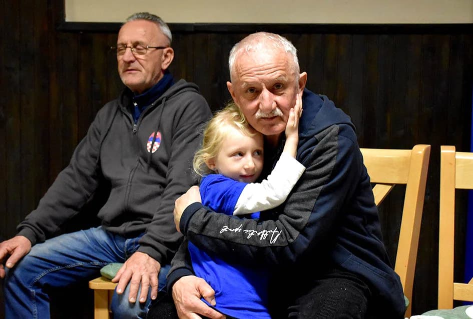 VEČER SLOVAČKIH OBIČAJA U RAJSAVCU: Muškarci izrađivali upotrebne predmete od prirodnih materijala, žene spravljale izvorna jela, a mališani uskrsne ukrase