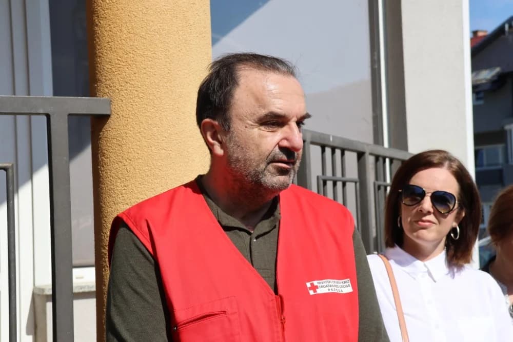 (FOTO) Dar za pravu stvar: Članovi Zajednice žena HDZ-a „Katarina Zrinski“ i mladeži požeško-slavonskog HDZ-a donirali prehrambene proizvode u Banku hrane