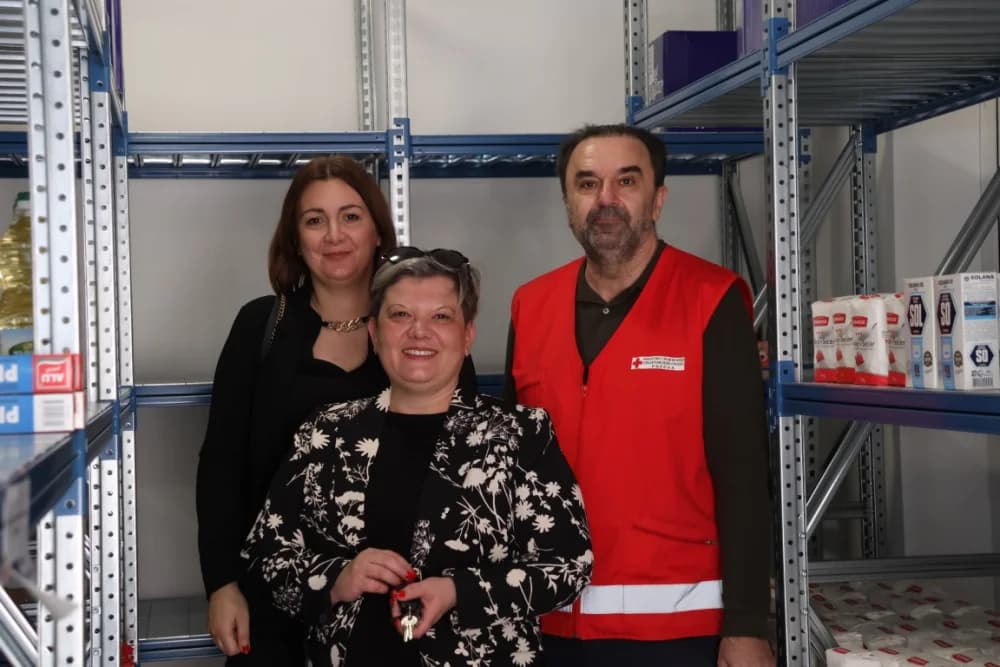 (FOTO) Dar za pravu stvar: Članovi Zajednice žena HDZ-a „Katarina Zrinski“ i mladeži požeško-slavonskog HDZ-a donirali prehrambene proizvode u Banku hrane