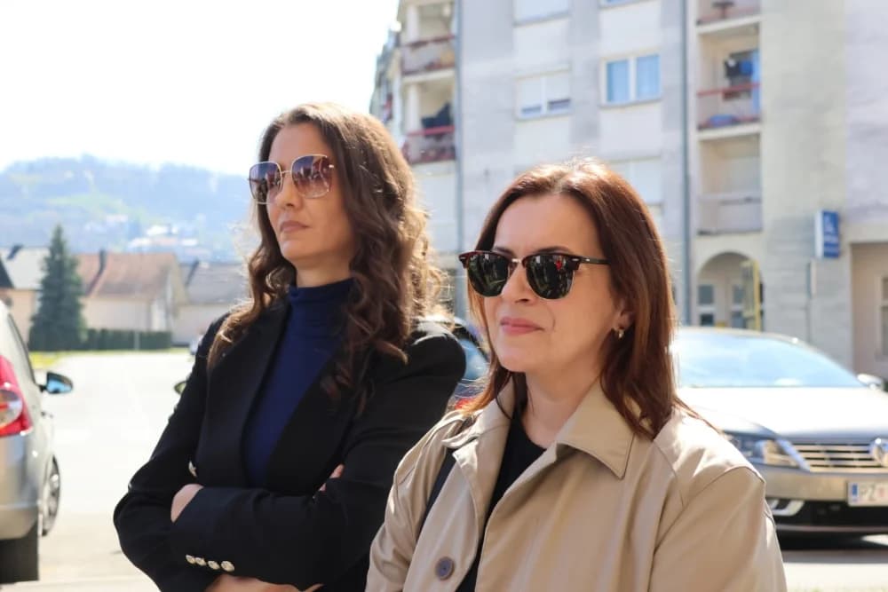 (FOTO) Dar za pravu stvar: Članovi Zajednice žena HDZ-a „Katarina Zrinski“ i mladeži požeško-slavonskog HDZ-a donirali prehrambene proizvode u Banku hrane