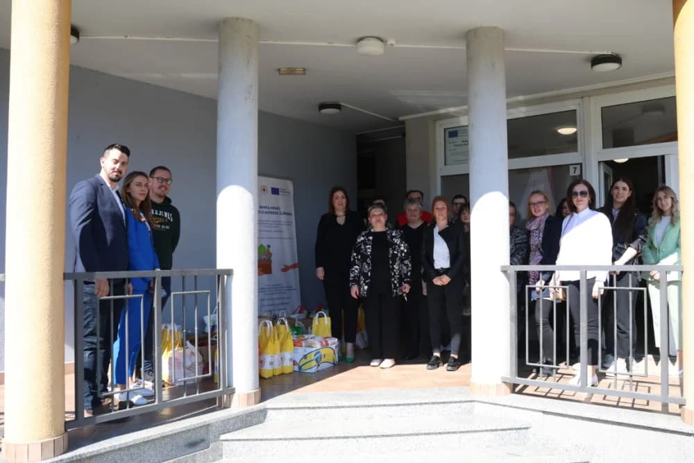 (FOTO) Dar za pravu stvar: Članovi Zajednice žena HDZ-a „Katarina Zrinski“ i mladeži požeško-slavonskog HDZ-a donirali prehrambene proizvode u Banku hrane