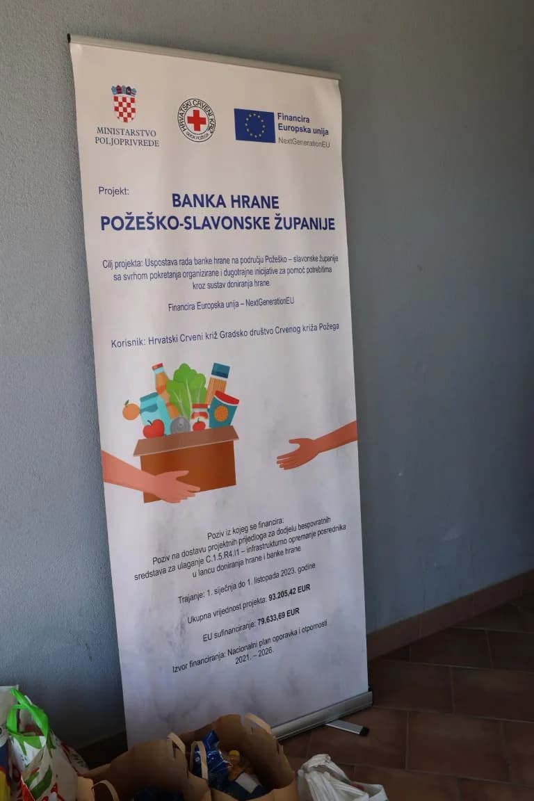 (FOTO) Dar za pravu stvar: Članovi Zajednice žena HDZ-a „Katarina Zrinski“ i mladeži požeško-slavonskog HDZ-a donirali prehrambene proizvode u Banku hrane