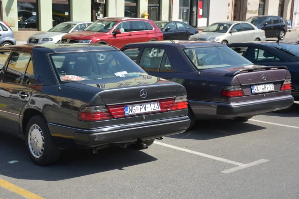 Karavana oldtimer vozila boravila u Požegi /FOTO/
