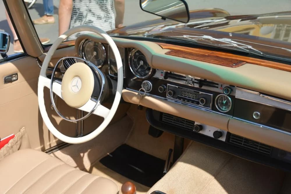 Karavana oldtimer vozila boravila u Požegi /FOTO/