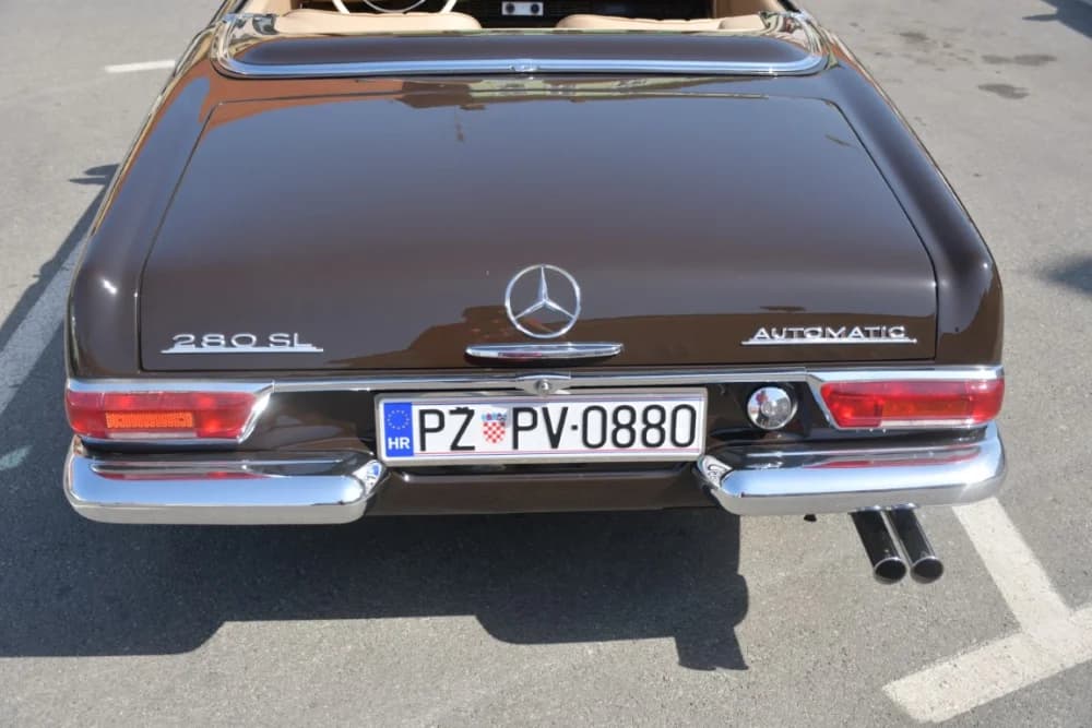 Karavana oldtimer vozila boravila u Požegi /FOTO/