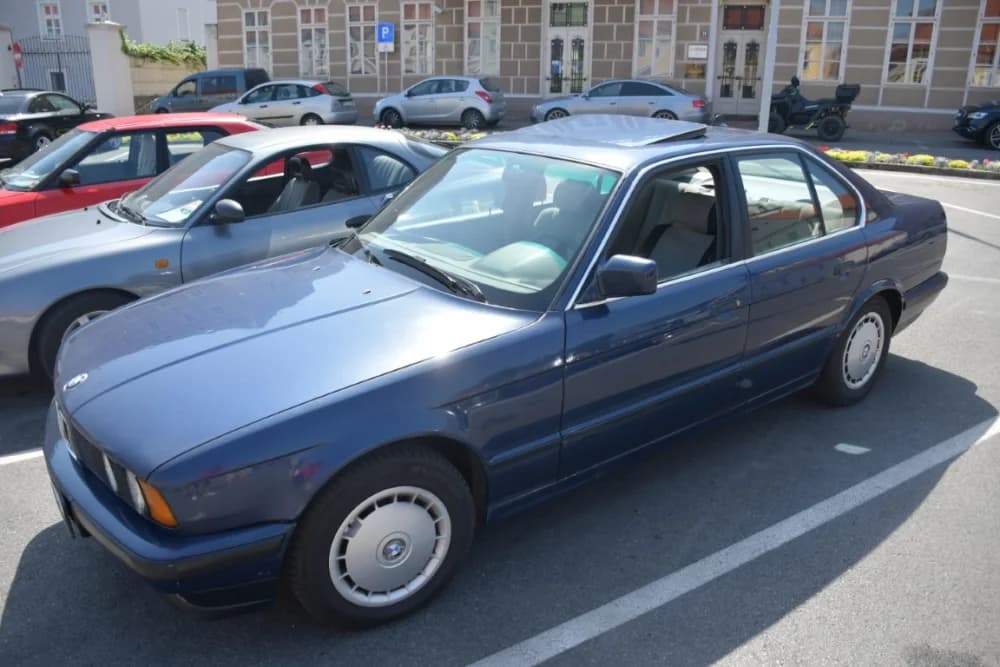 Karavana oldtimer vozila boravila u Požegi /FOTO/
