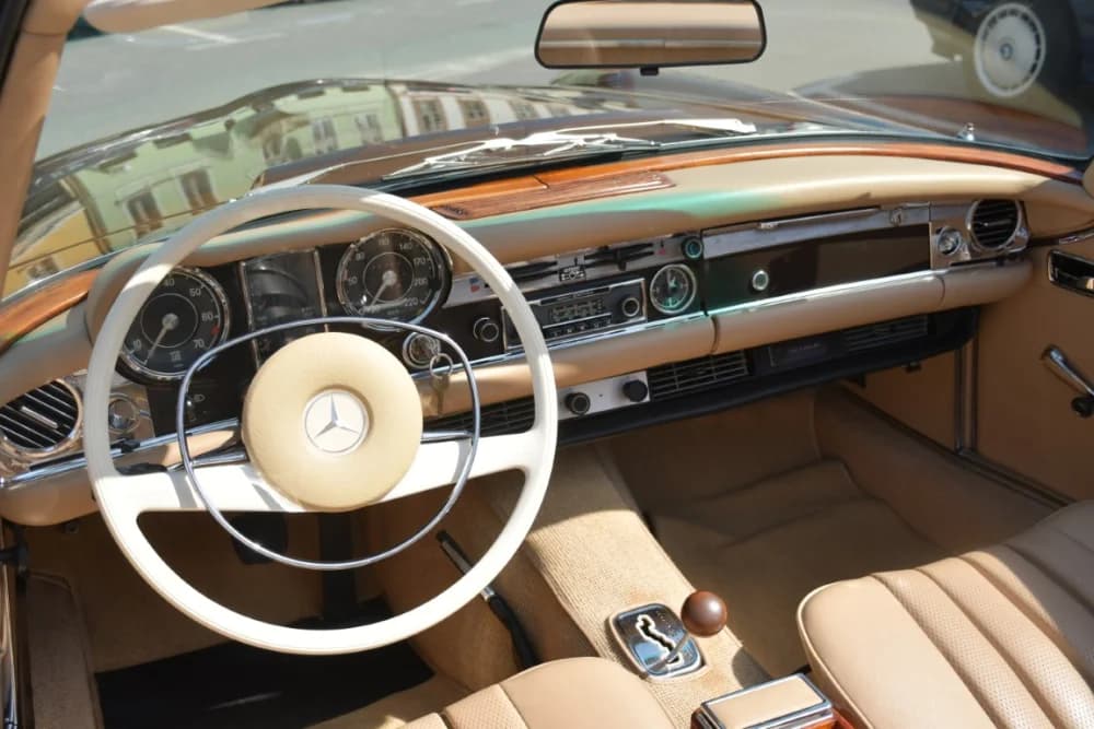 Karavana oldtimer vozila boravila u Požegi /FOTO/