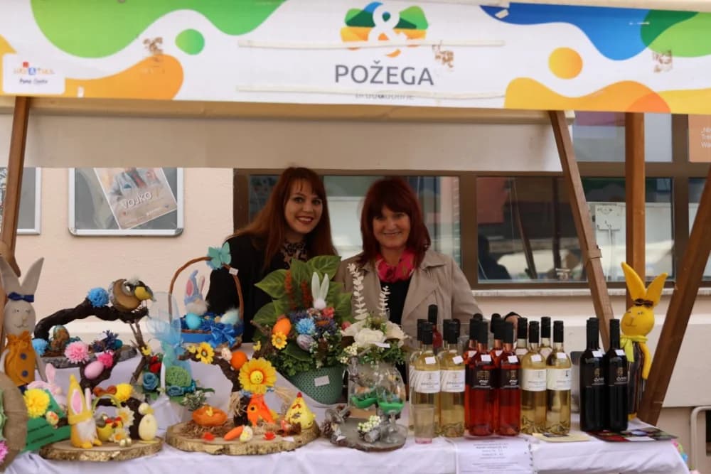 (FOTOFALERIJA) Podjela posnih obroka građanima uz Uskršnji sajam u požeškoj