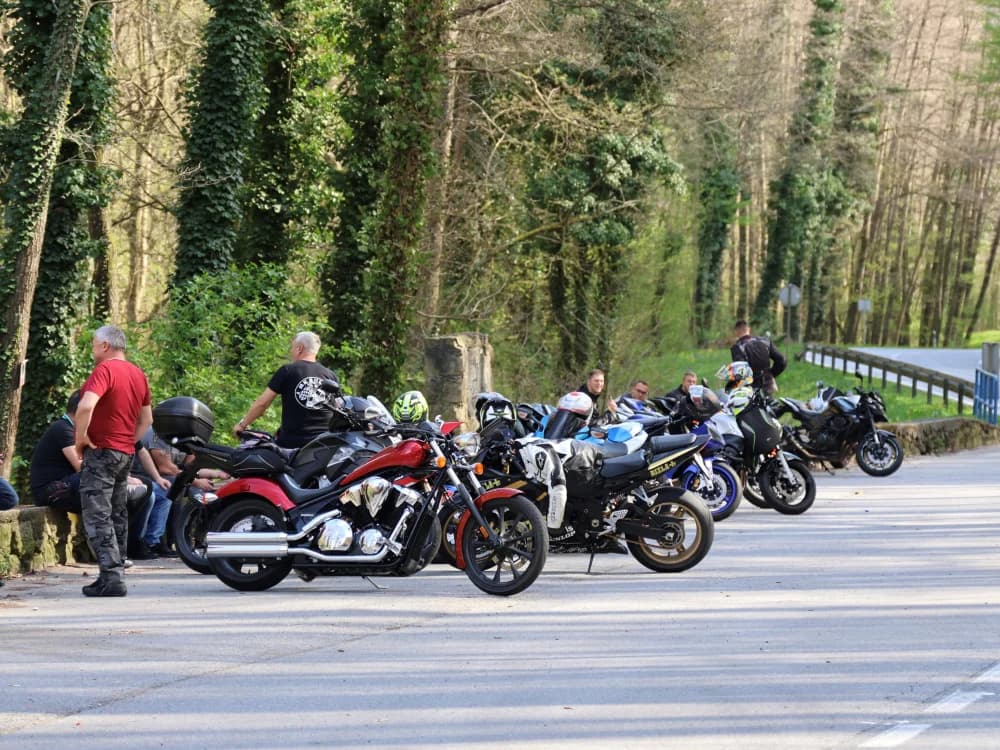 Motoristi na Krndiji