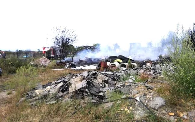 [FOTO] POŽAR U SVILNI: Poslije olujnog nevremena, najveća intervencija pleterničkih, bučkih i gradačkih vatrogasaca