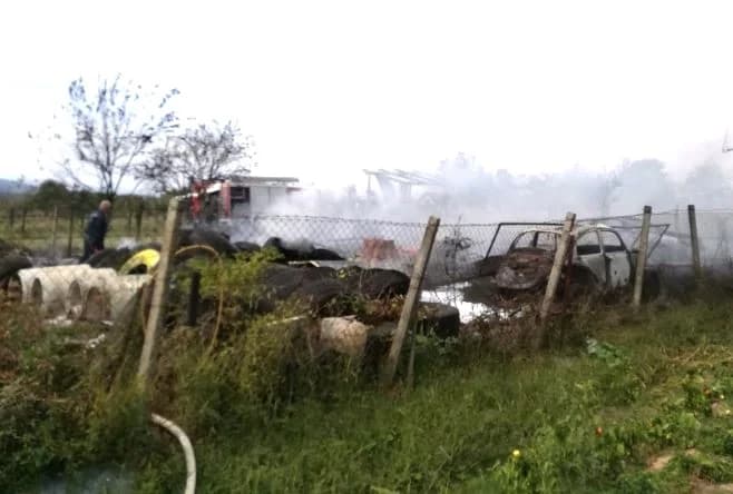 [FOTO] POŽAR U SVILNI: Poslije olujnog nevremena, najveća intervencija pleterničkih, bučkih i gradačkih vatrogasaca