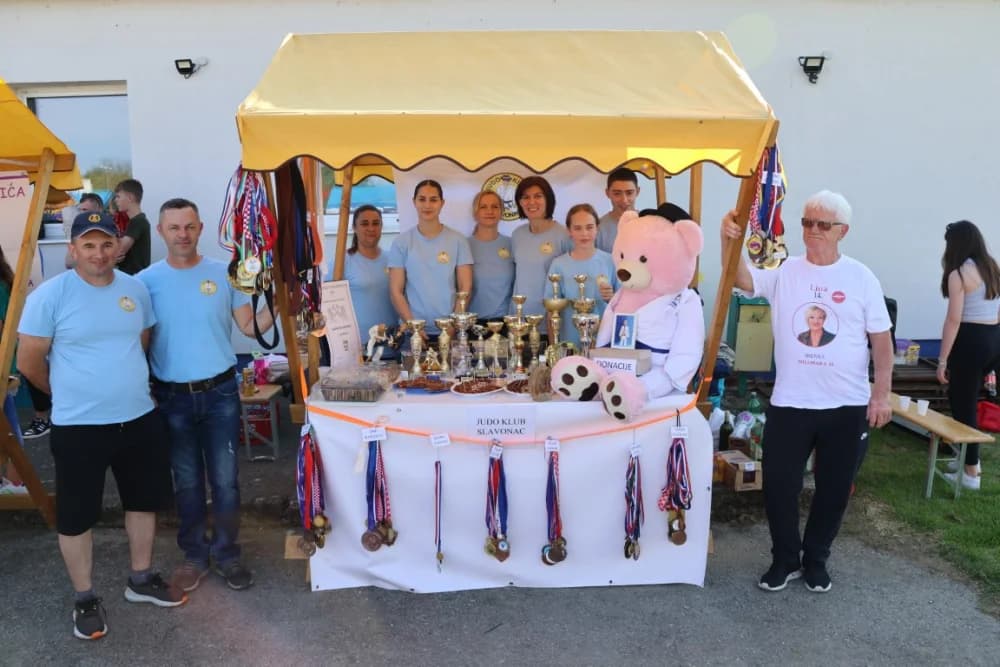 (FOTOGALERIJA) SAJAM UDRUGA U ČAGLINU: Najbolji lovački gulaš skuhala ekipa Lovačkog društva „Dilj“ iz Buka