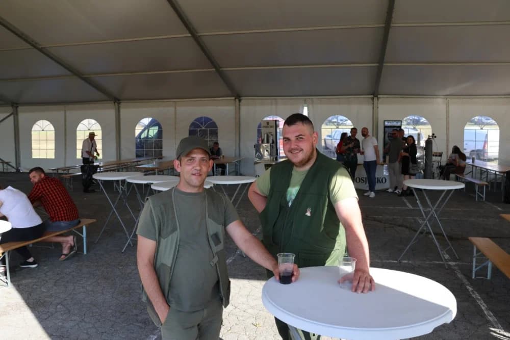 (FOTOGALERIJA) SAJAM UDRUGA U ČAGLINU: Najbolji lovački gulaš skuhala ekipa Lovačkog društva „Dilj“ iz Buka