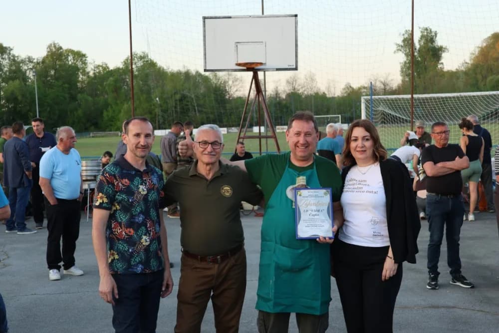 (FOTOGALERIJA) SAJAM UDRUGA U ČAGLINU: Najbolji lovački gulaš skuhala ekipa Lovačkog društva „Dilj“ iz Buka