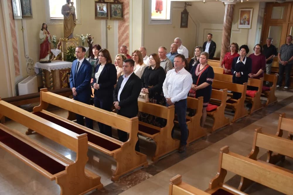 Povodom Dana općine Čaglin položeni vijenci i zapaljene svijeće u čast svim poginulim i preminulim braniteljima te žiteljima iz tog kraja