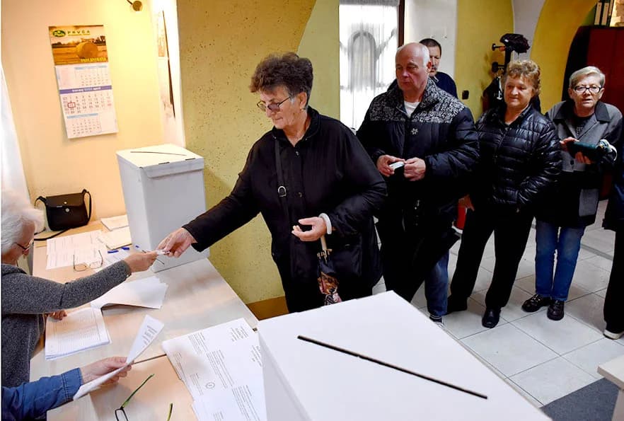 (FOTO) Građani od ranog jutra izlaze na birališta diljem Požeštine