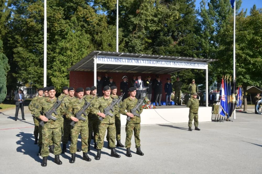 Vojnicima u požeškoj Vojarni naknade za stanovanje povećane sa 226 na 340 eura