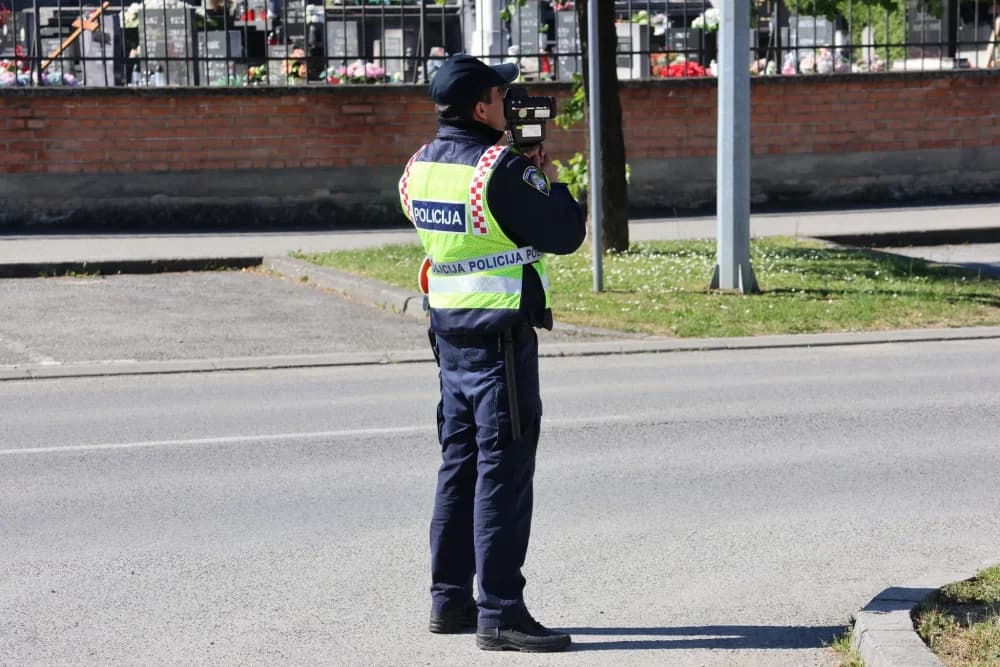 (FOTO) Policija provodi pojačani 24-satni nadzor brzine kretana vozila