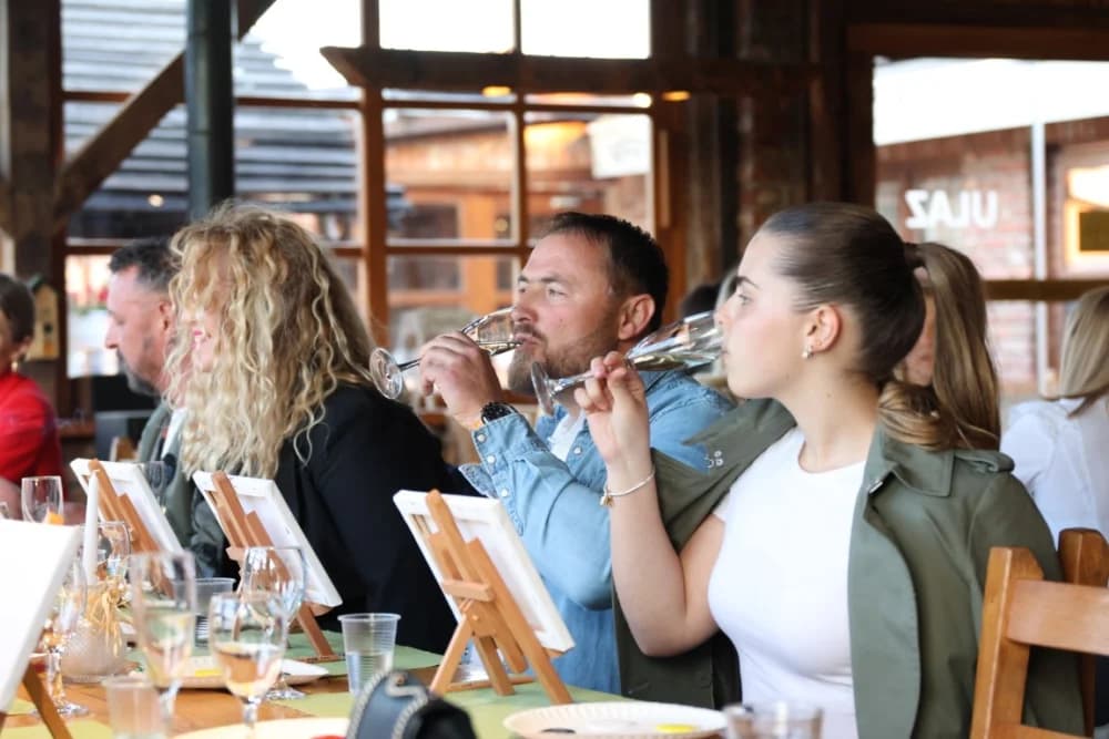 (FOTO) Tko je u Zlatnom Lugu na Wine&Paintu stvorio „remek djelo“ i pokazao svoja slikarska umijeća!?