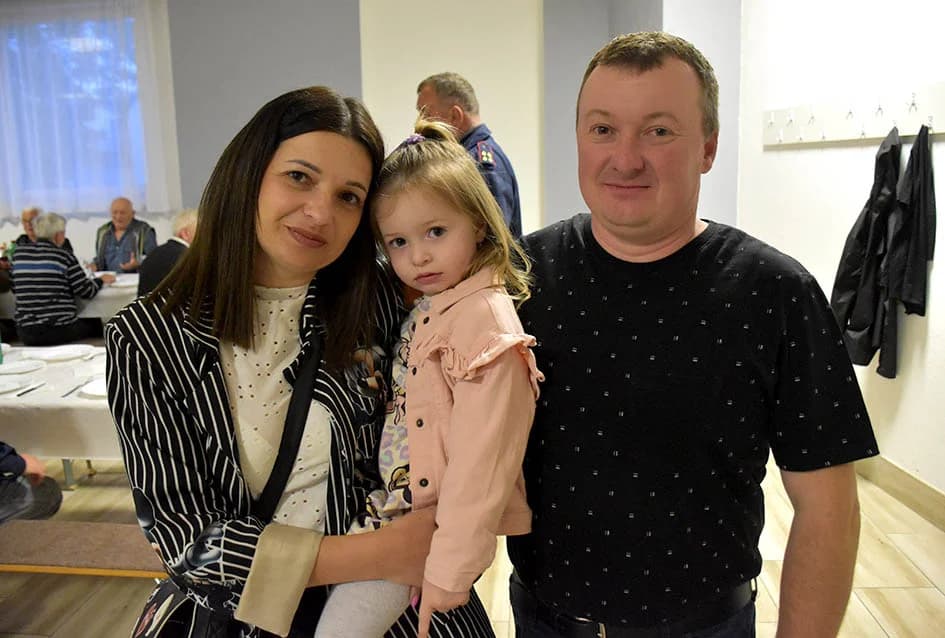 ŽIVE STARI NAPJEVI: Izvorno pjevanje foklornih skupina požeškog kraja, a gosti iz Gundinaca