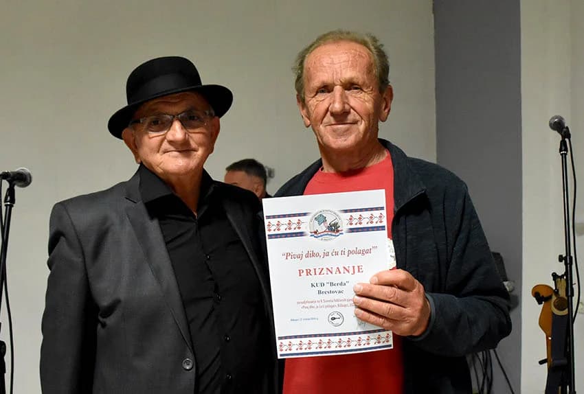 ŽIVE STARI NAPJEVI: Izvorno pjevanje foklornih skupina požeškog kraja, a gosti iz Gundinaca