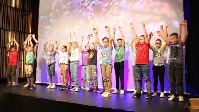 (FOTOGALERIJA) UZ DAN EUROPE: U Pleternici održana revija učeničkog stvaralaštva