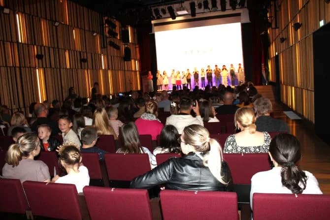 (FOTOGALERIJA) UZ DAN EUROPE: U Pleternici održana revija učeničkog stvaralaštva