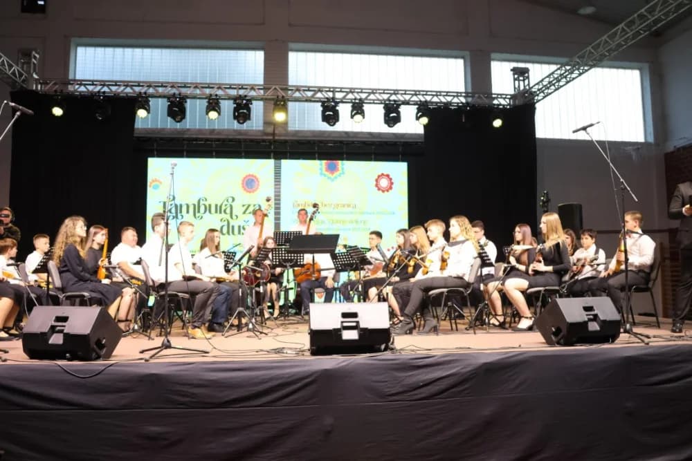 Orkestri iz tri države u Kaptolu pokazali bogatstvo muziciranja na našem izvornom instrumentu