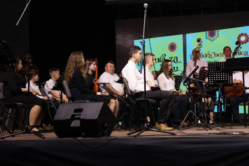 Orkestri iz tri države u Kaptolu pokazali bogatstvo muziciranja na našem izvornom instrumentu