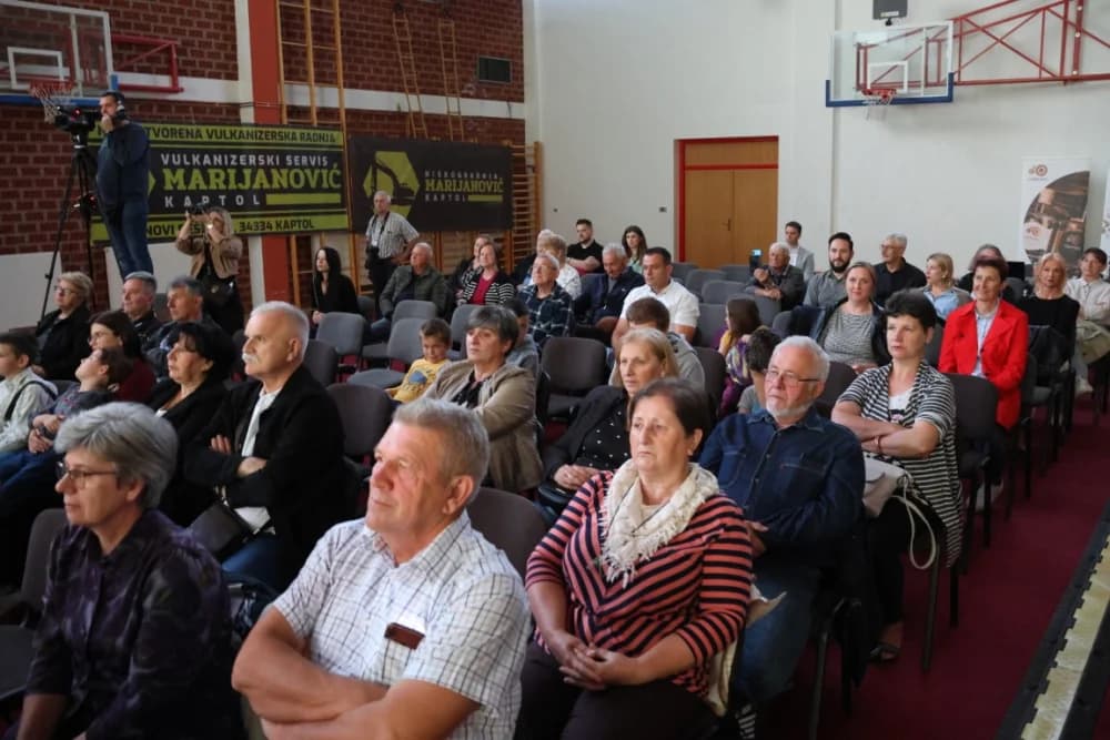 Orkestri iz tri države u Kaptolu pokazali bogatstvo muziciranja na našem izvornom instrumentu