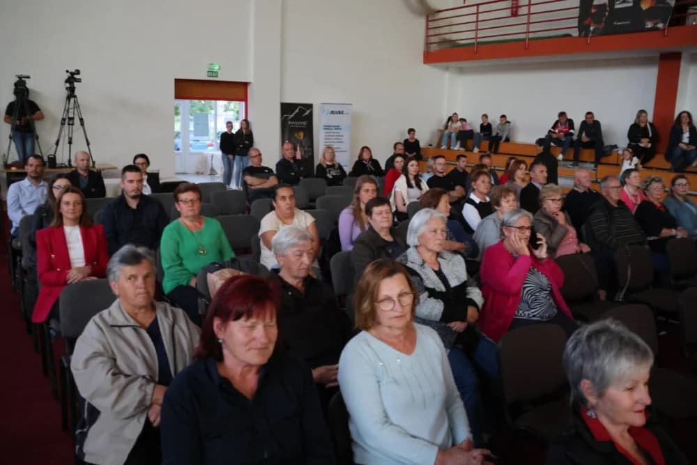 Orkestri iz tri države u Kaptolu pokazali bogatstvo muziciranja na našem izvornom instrumentu