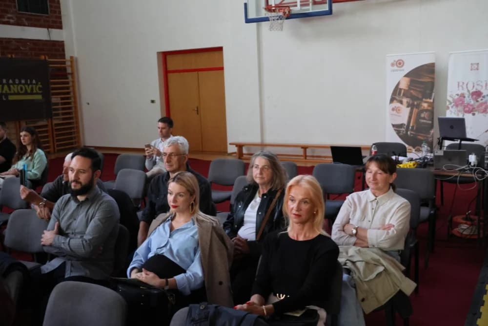 Orkestri iz tri države u Kaptolu pokazali bogatstvo muziciranja na našem izvornom instrumentu