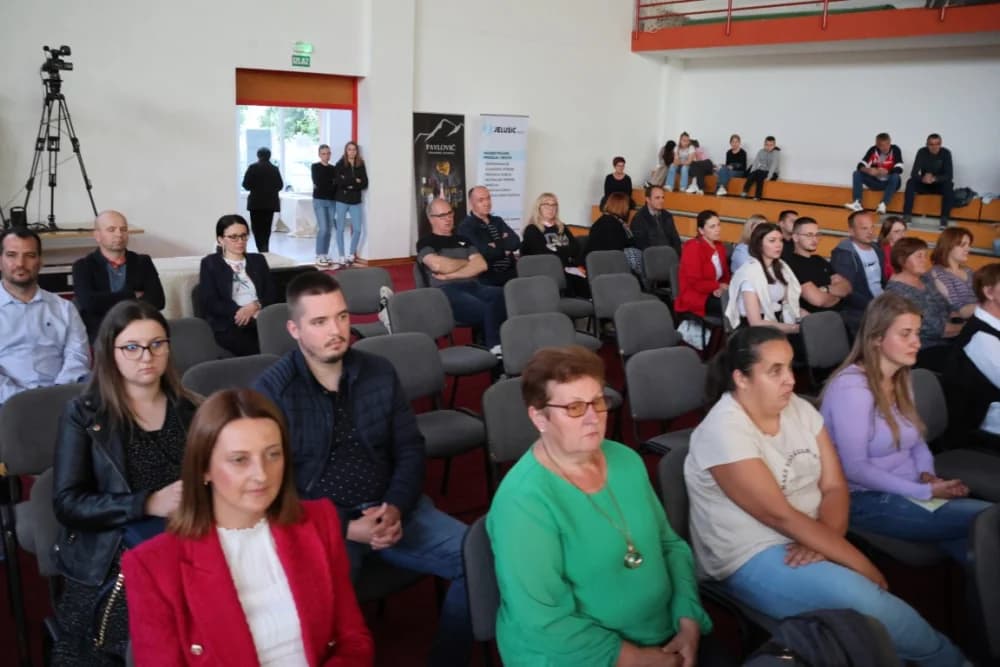 Orkestri iz tri države u Kaptolu pokazali bogatstvo muziciranja na našem izvornom instrumentu