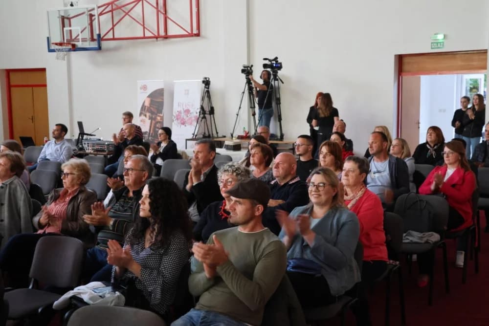 Orkestri iz tri države u Kaptolu pokazali bogatstvo muziciranja na našem izvornom instrumentu